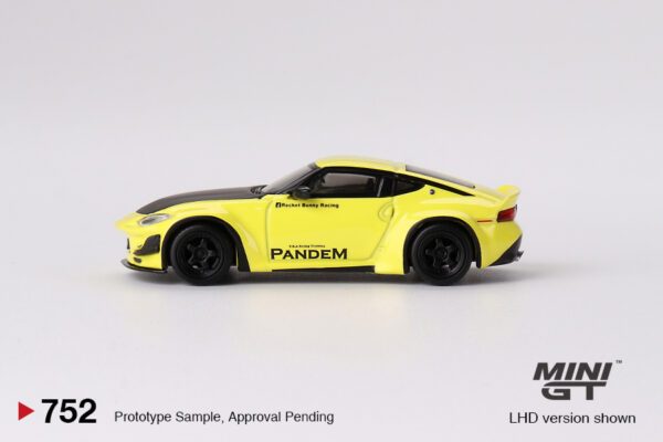 752.3 Mini GT 1/64 Nissan Z Pandem Ikazuchi Yellow MGT00752